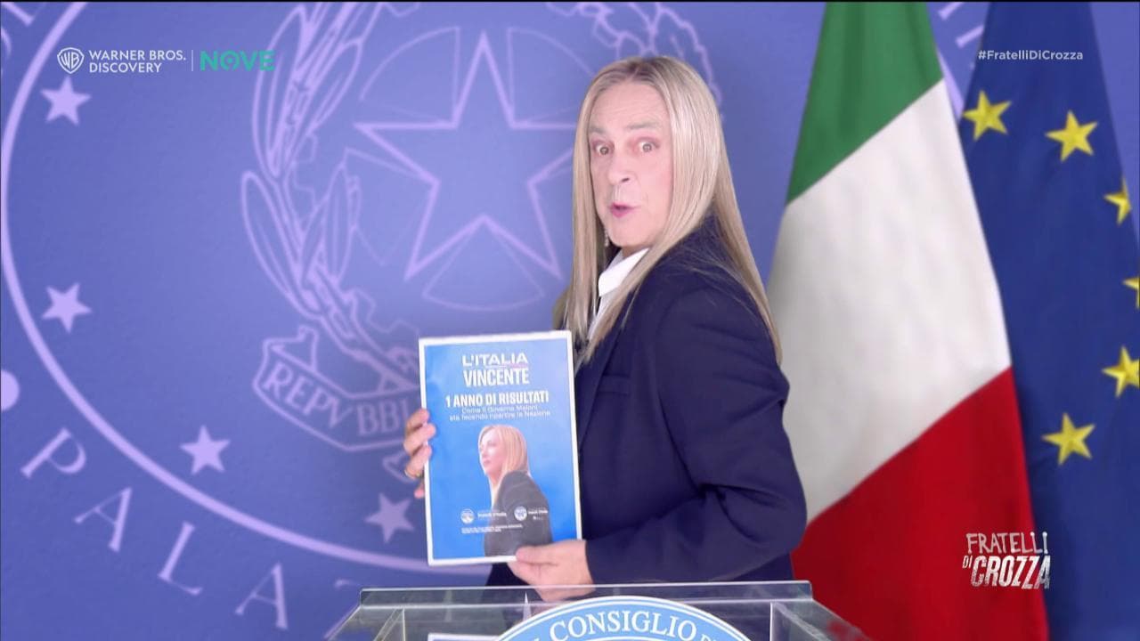 Crozza-Meloni e un anno di governo: "Ho fermato i rave party perché fanno salire lo spread"