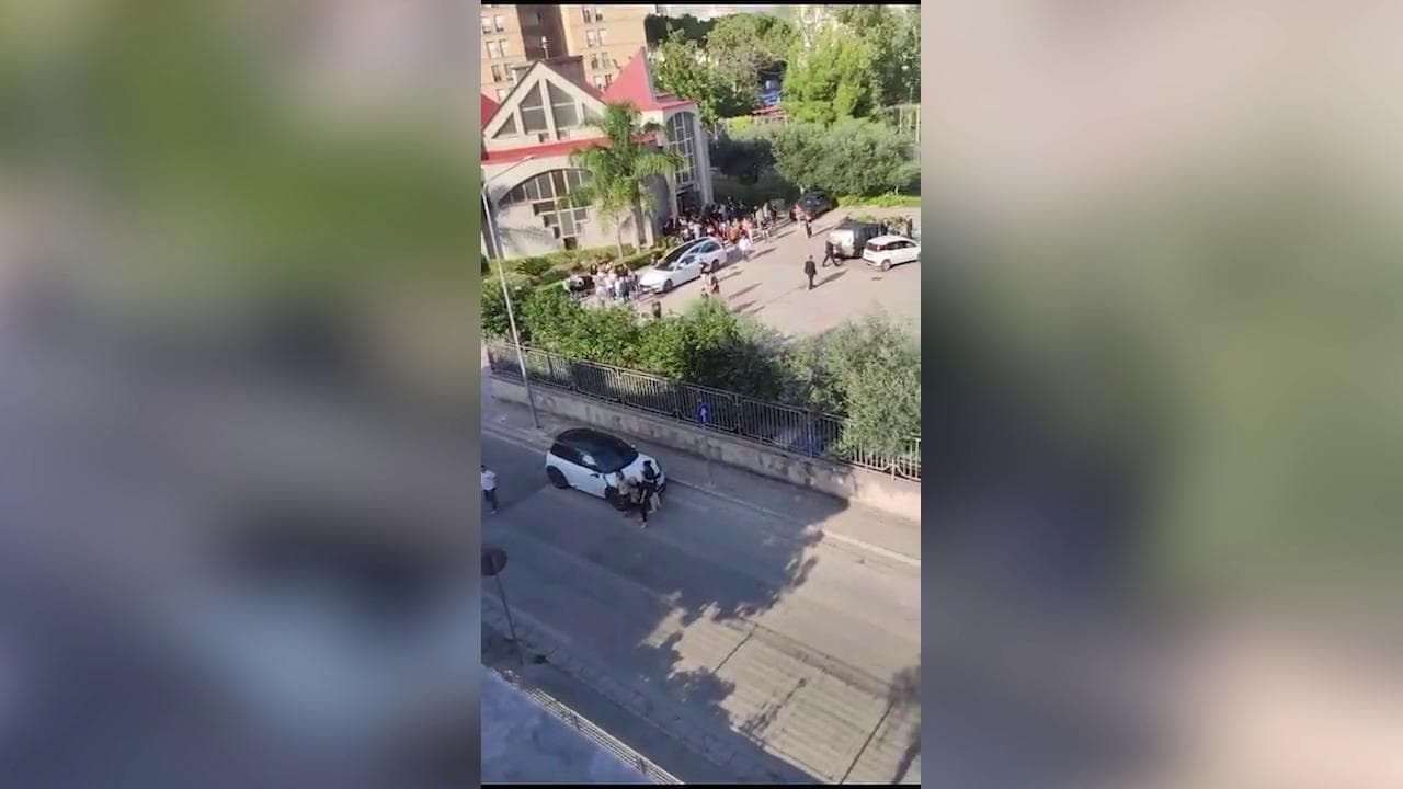 Acerra, spari al funerale