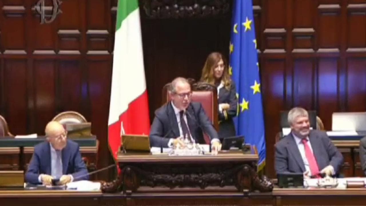 It-Alert, l'allarme suona alla Camera e interrompe intervento: siparietto tra Mulè e la deputata M5S