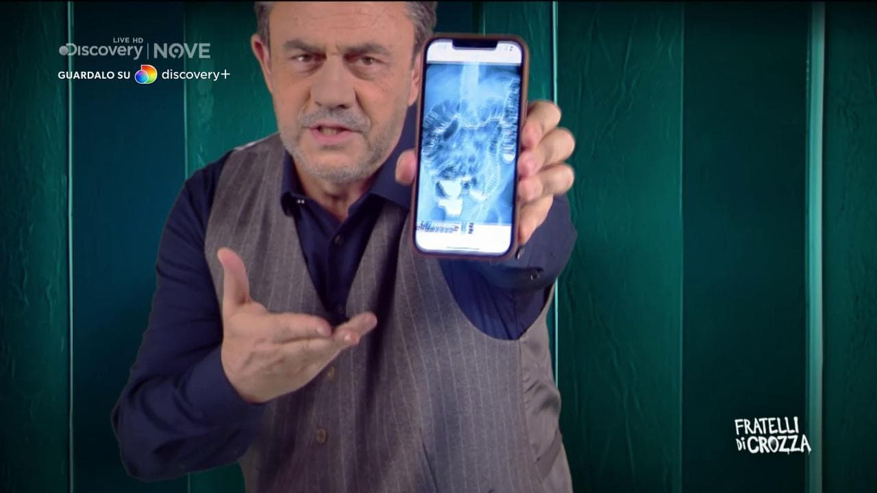 Crozza-Salvini sui social: "Riapriamo, cosa c'è di più rivoluzionario di una pizza a mezzanotte?"