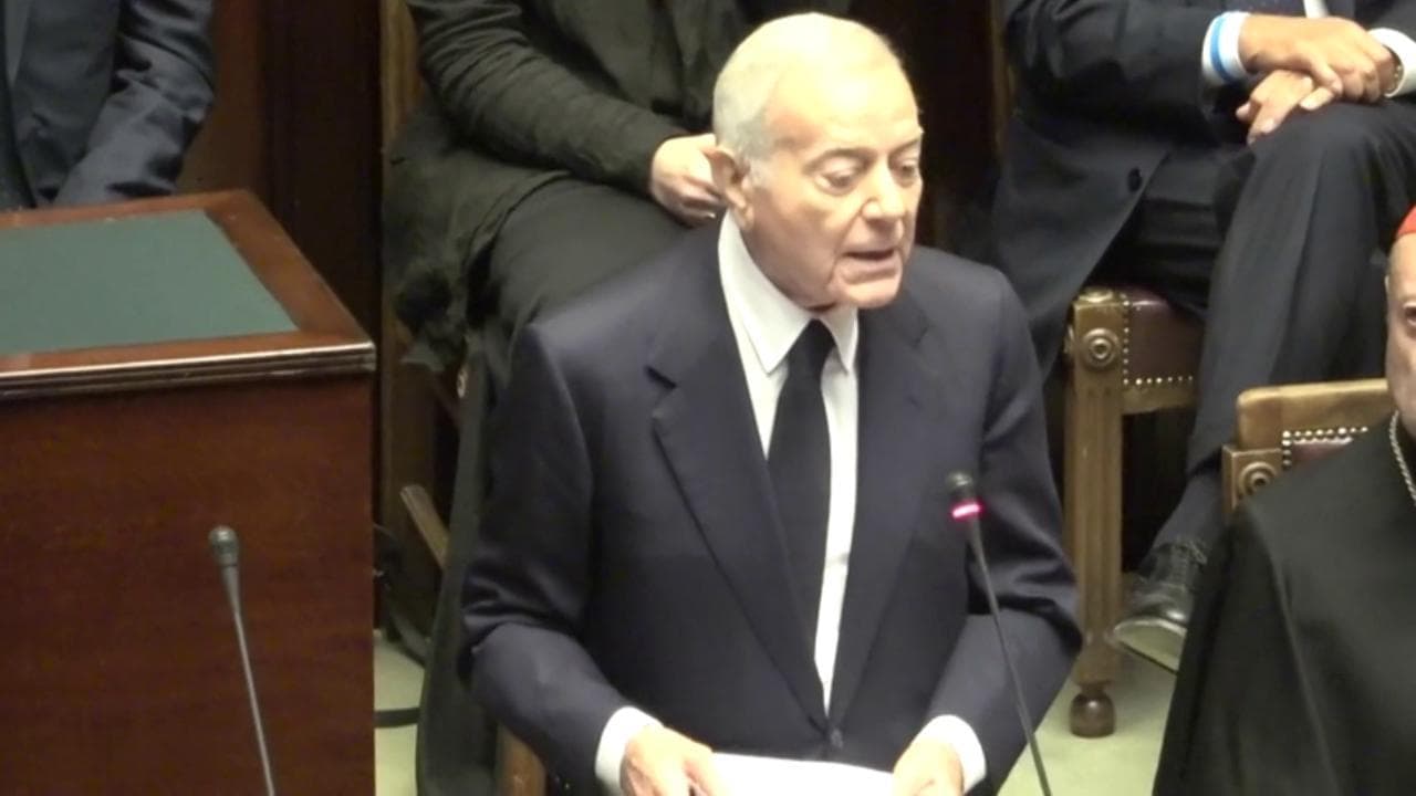Funerali Napolitano, Gianni Letta rievoca Berlusconi: "Mi piace immaginare che possano chiarirsi lassù"