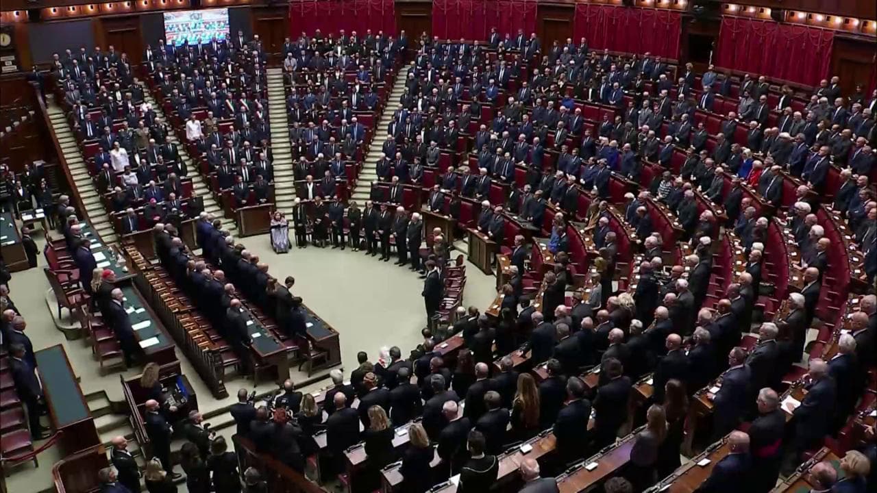 Funerali Giorgio Napolitano, il minuto di silenzio alla Camera dei Deputati