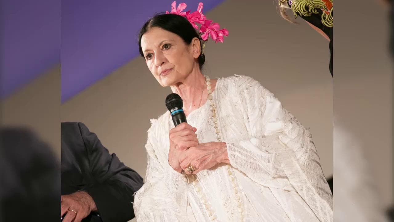 Addio a Carla Fracci, il cordoglio sui social: "La più grande di tutte, danza tra le nuvole"