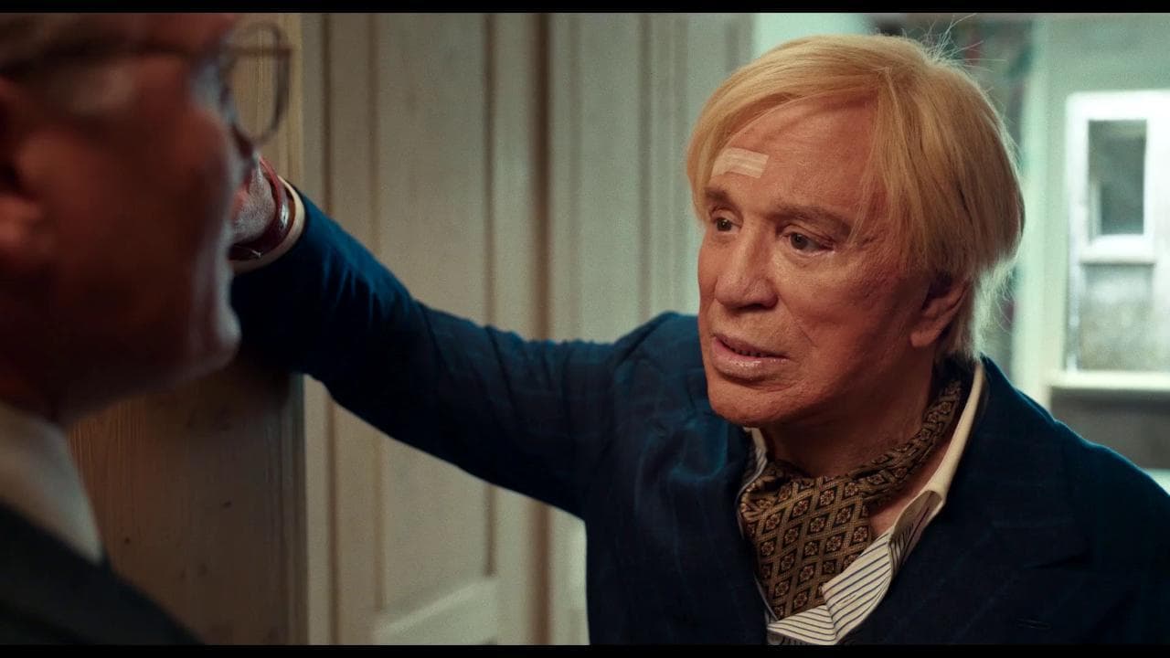 'The palace', Mickey Rourke nel film di Roman Polanski - clip in anteprima