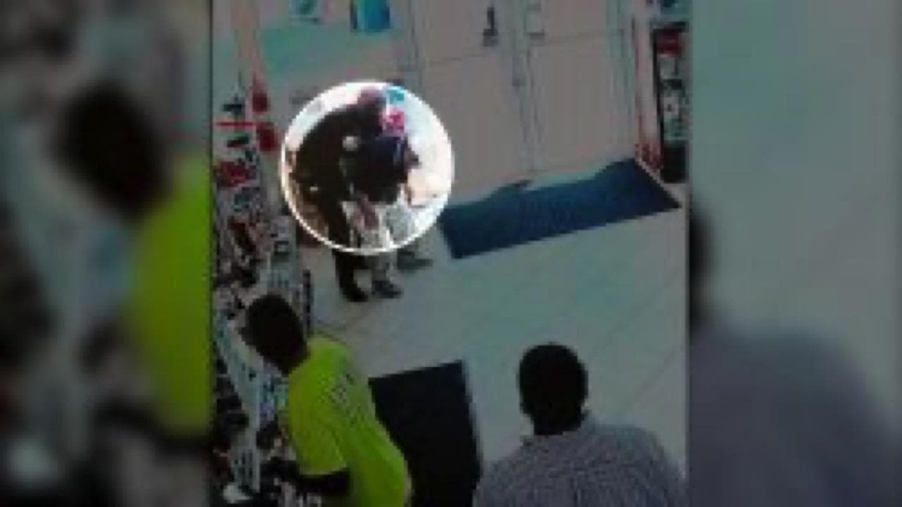 Sta per soffocare durante il pranzo, corre verso un agente che intuisce il problema: così viene salvato