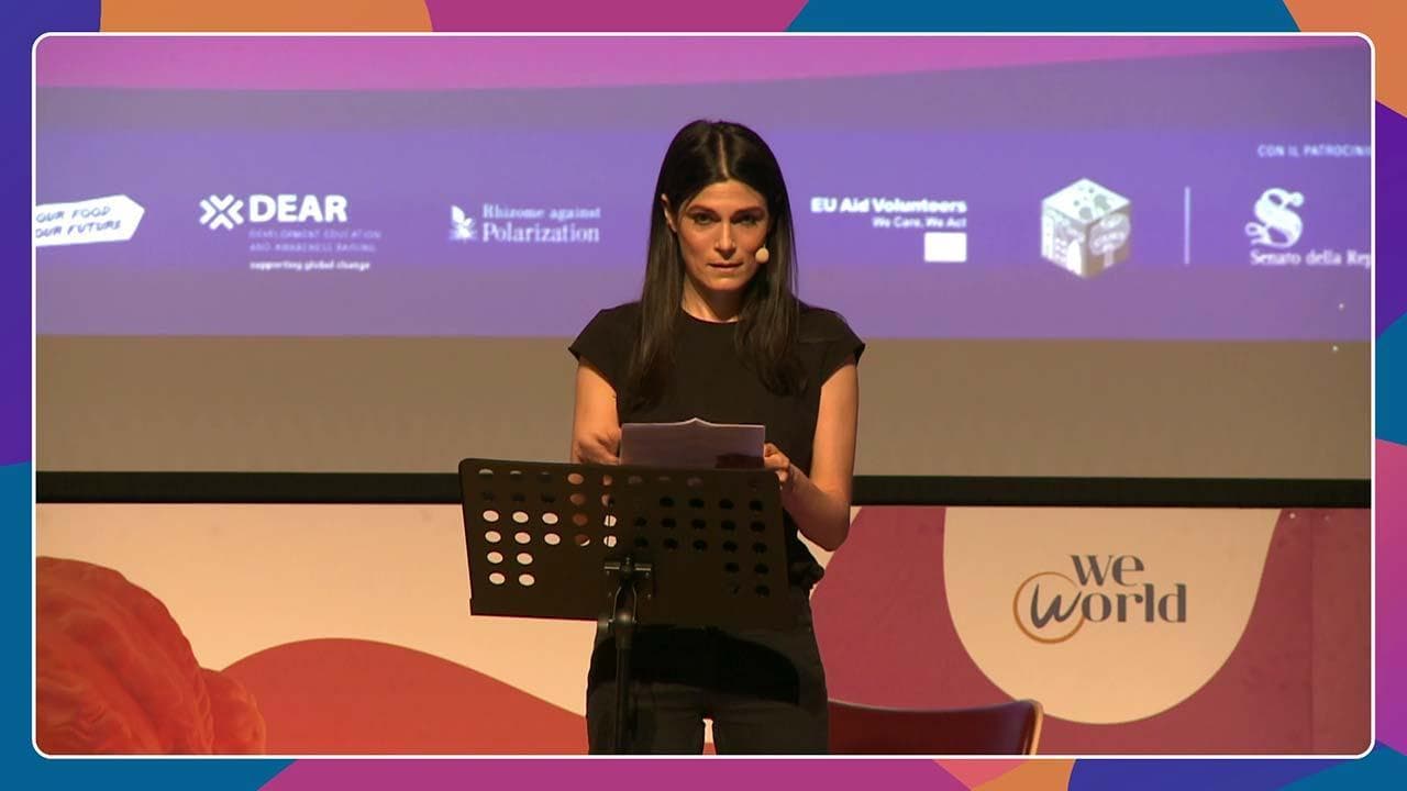 Identità di genere, il toccante monologo di Valeria Solarino: "Sono maschio, sono femmina, sono io"