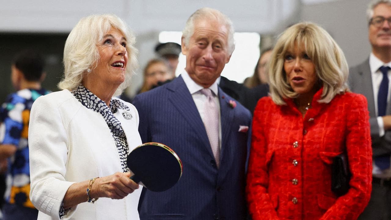 Quando la diplomazia passa per il ping-pong, la sfida tra la regina Camilla e Brigitte Macron