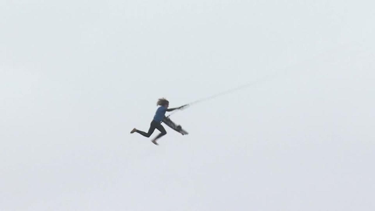 La gara di kitesurf più estrema: i campioni volano letteralmente sull'acqua. Vince l'italiano Andrea Principi