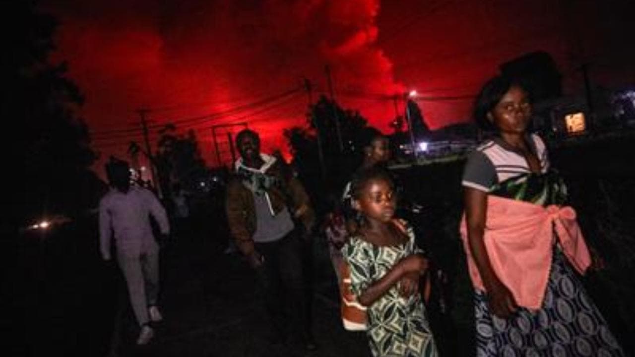 Congo, in migliaia in fuga per scampare all'eruzione del vulcano: sembra l'Apocalisse