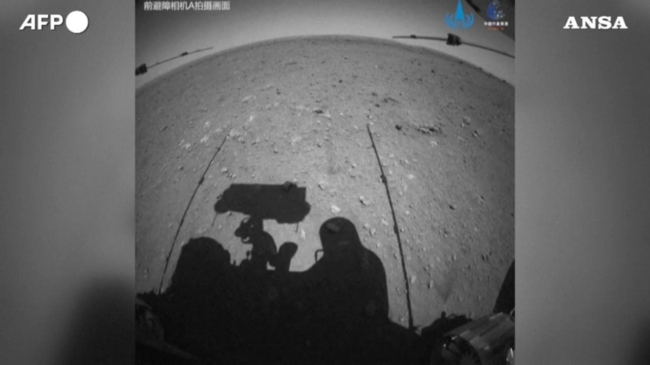 A spasso per Marte: le immagini della prima escursione del rover cinese