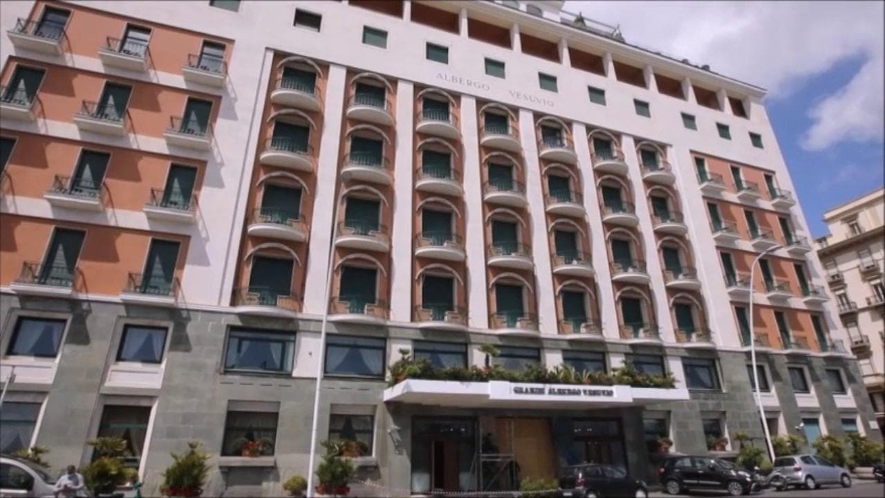 Napoli, riparte il Grande Albergo Vesuvio: "Danni enormi dal Covid, ma ce la faremo"