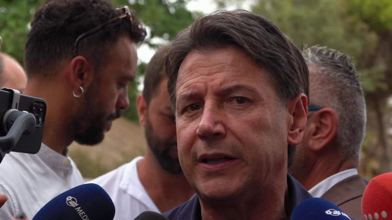 Giuseppe Conte a Lampedusa: "Disastro frutto della goffaggine diplomatica del governo"