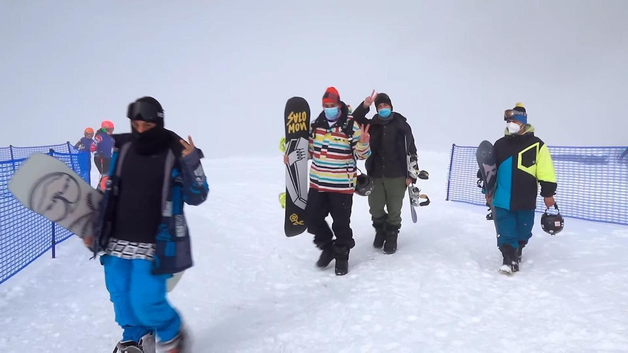 Ponte di Legno, gli impianti riaprono al pubblico: la gioia dei primi sciatori in quota