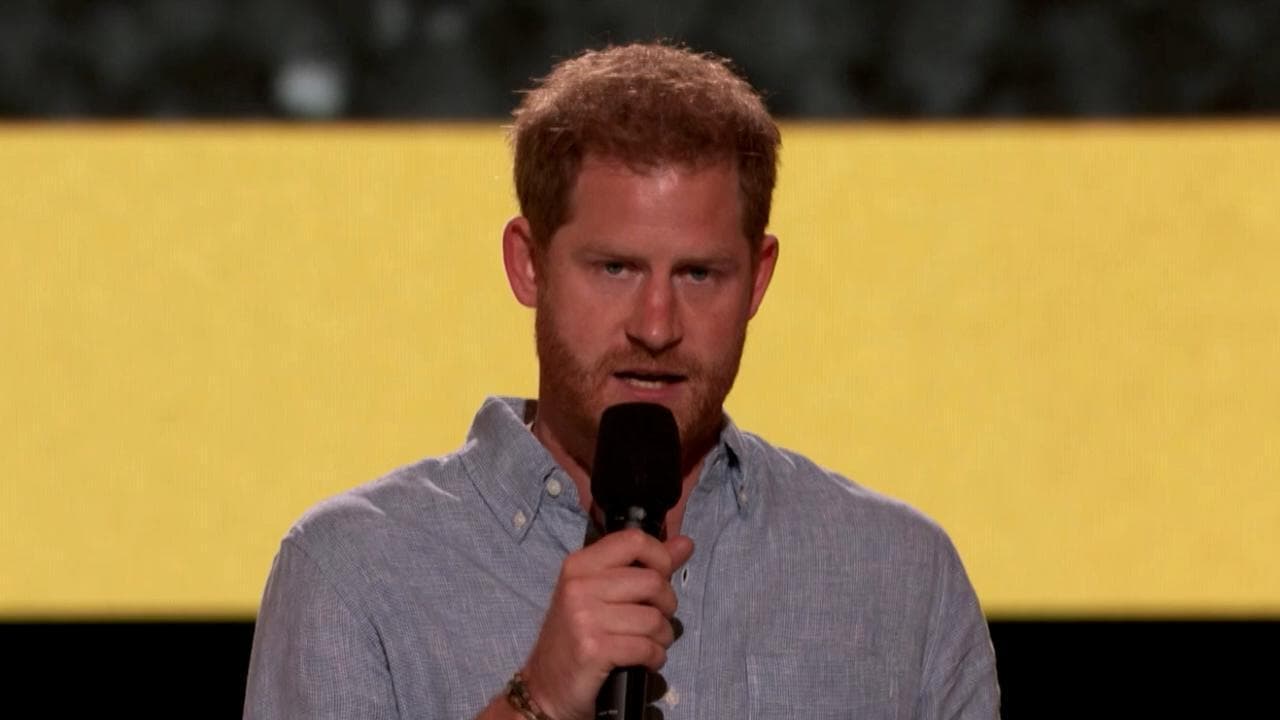 Il principe Harry a Oprah Winfrey: "Bevevo e mi drogavo per non pensare alla perdita di mia madre"