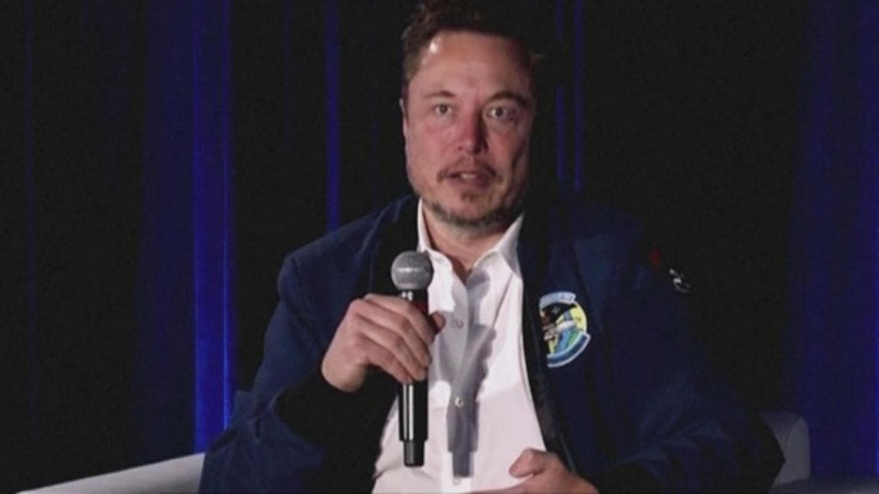 l'annuncio di Musk: "A breve X potrebbe diventare a pagamento"