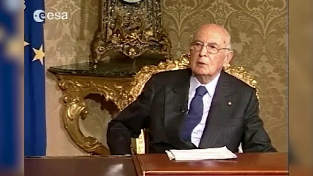 Giorgio Napolitano e il collegamento in diretta in diretta con la Iss nel 2013