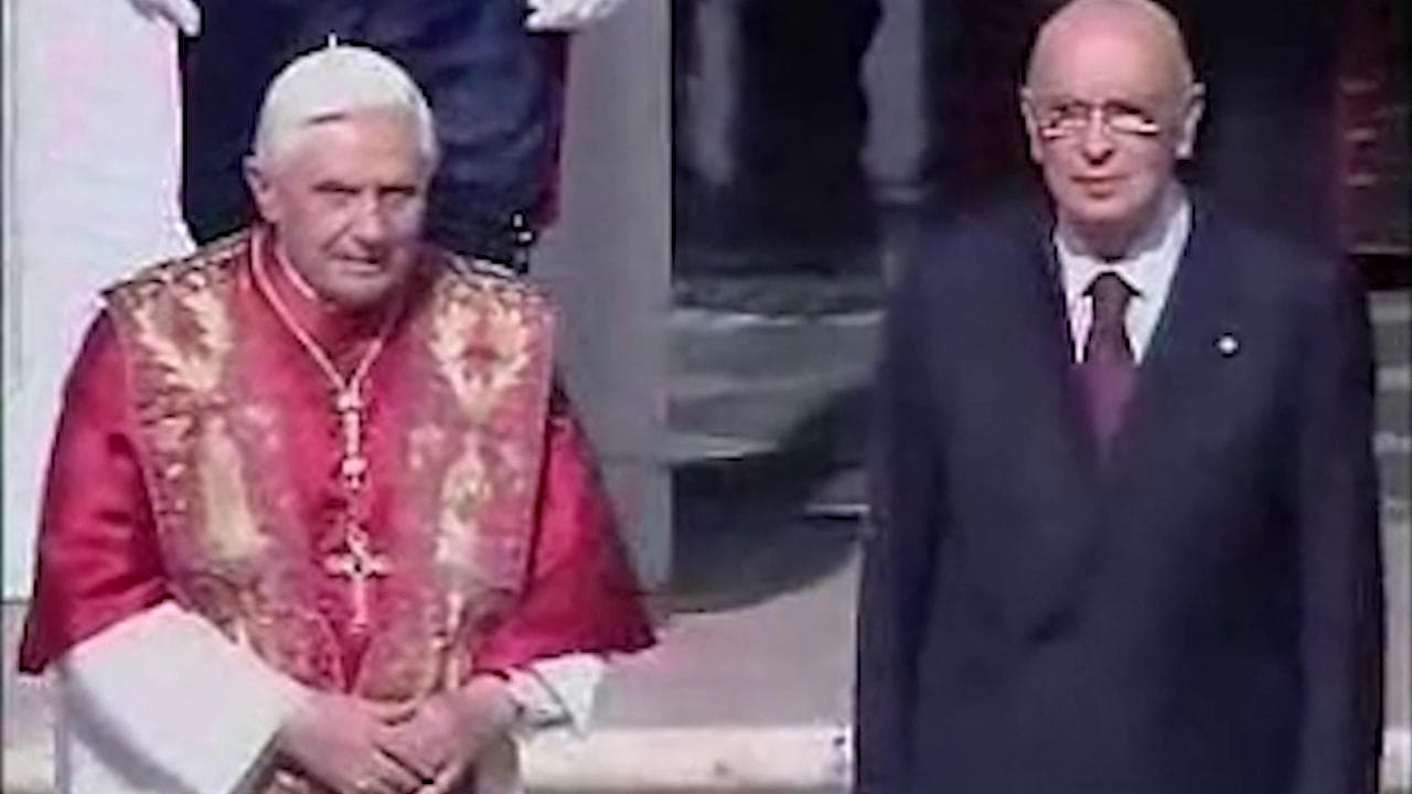 La visita di Benedetto XVI al Quirinale nel 2008, il Pontefice accolto da Giorgio Napolitano
