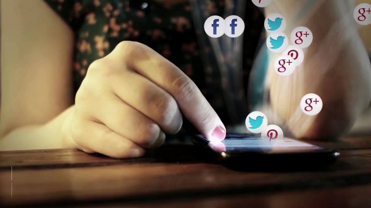 Omofobia, "venderanno solo penne lisce": #sepassaddlZan, ironia Twitter su chi ha paura della legge