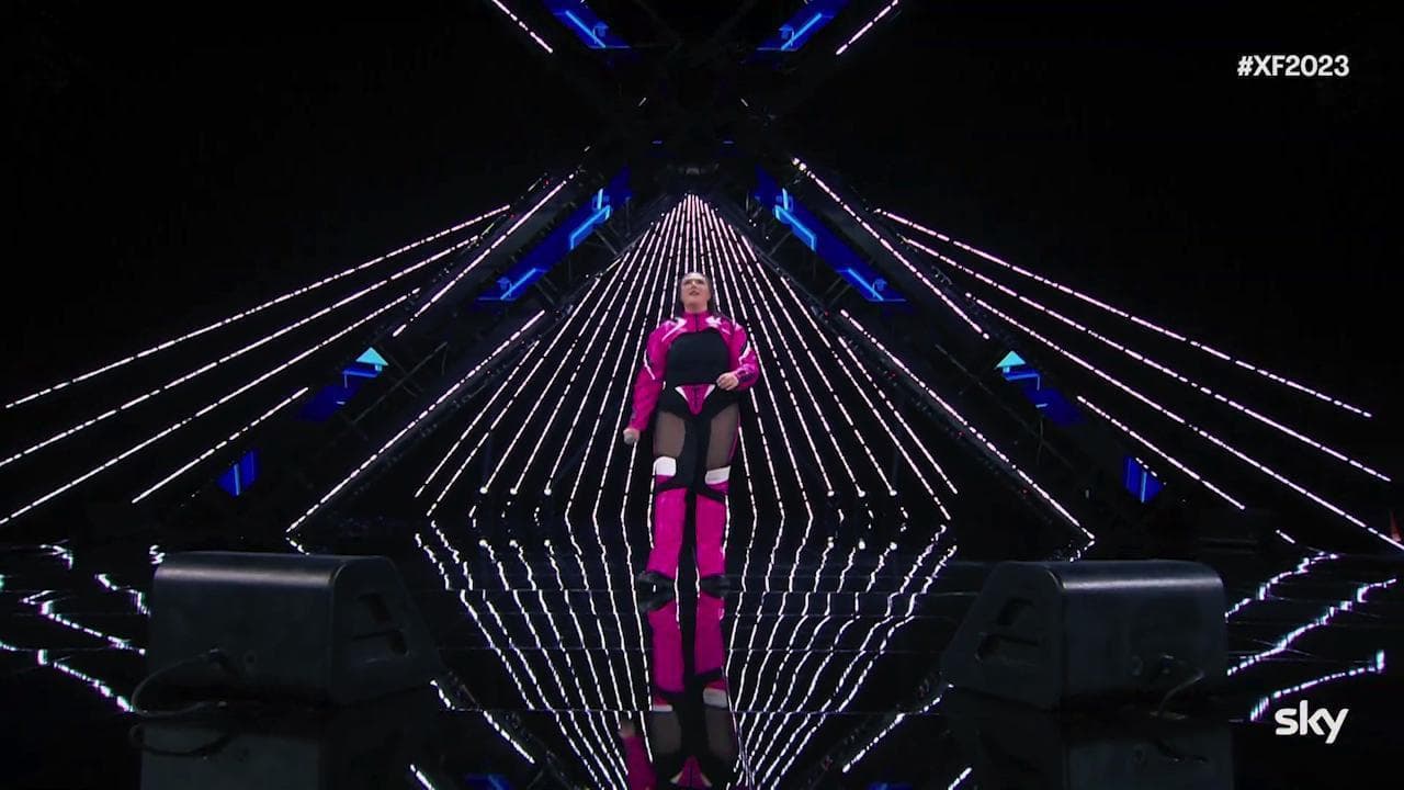 X Factor, standing ovation per Asia Leva: riscrive Cardi B e conquista giudici e pubblico