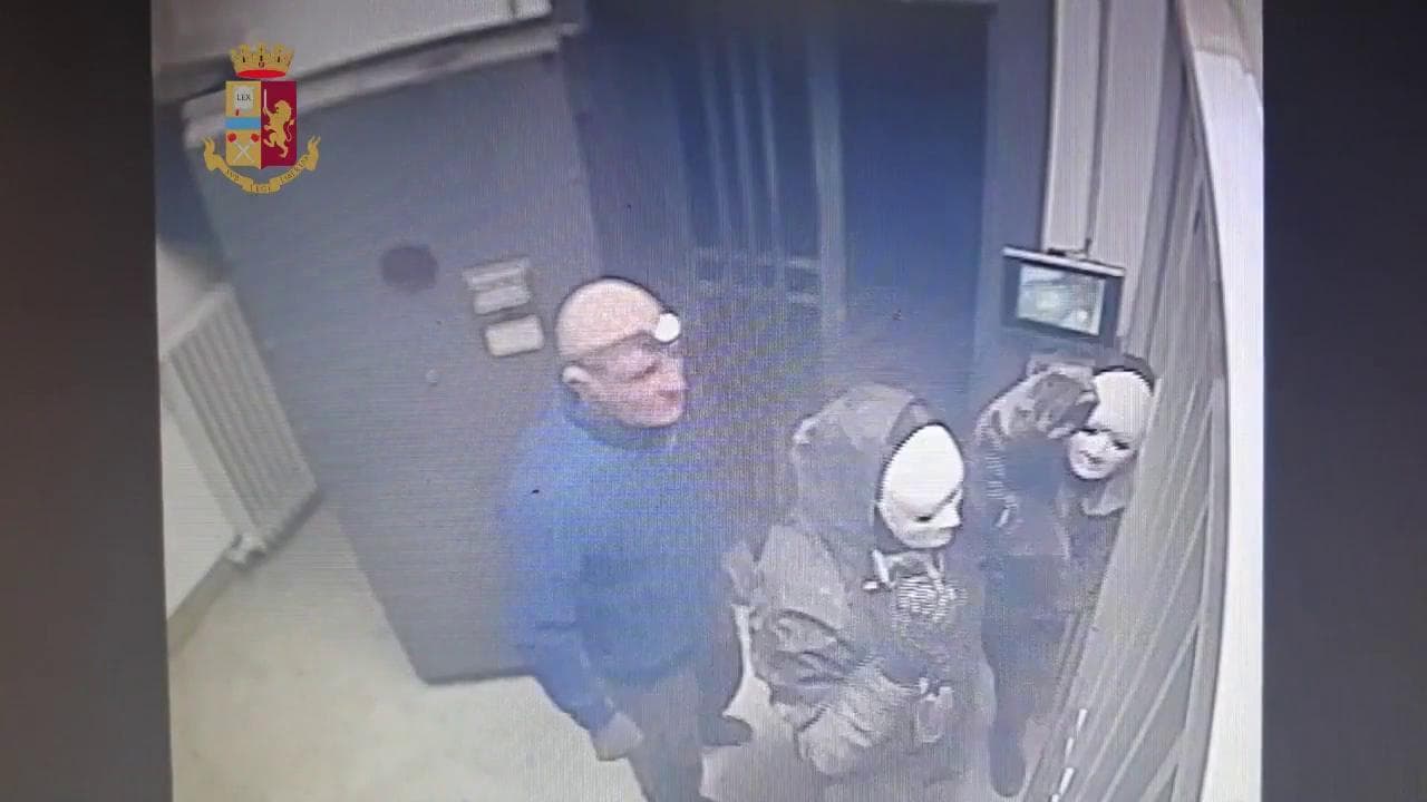 Milano: la Polizia di Stato arresta banda del buco. Presi i rapinatori di banche fuggiti per la rete fognaria