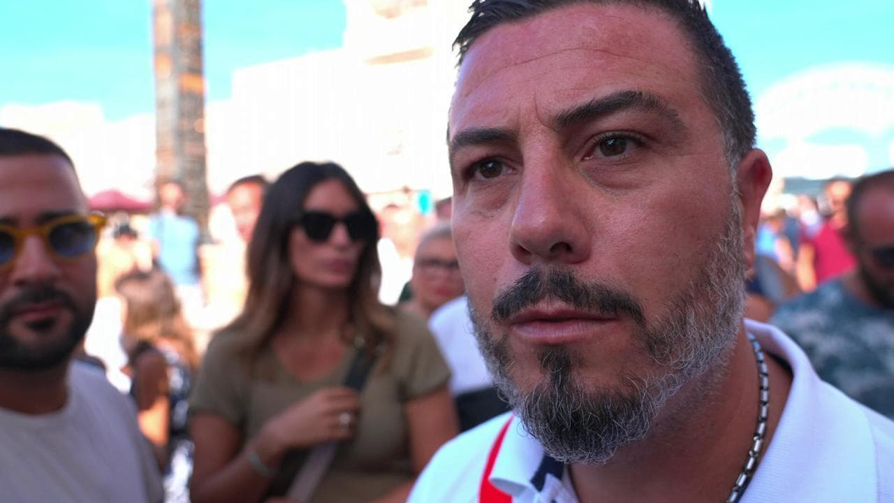 Protesta a Lampedusa contro il governo e l'Europa: "Questa non è accoglienza, ma un traffico di carne umana"