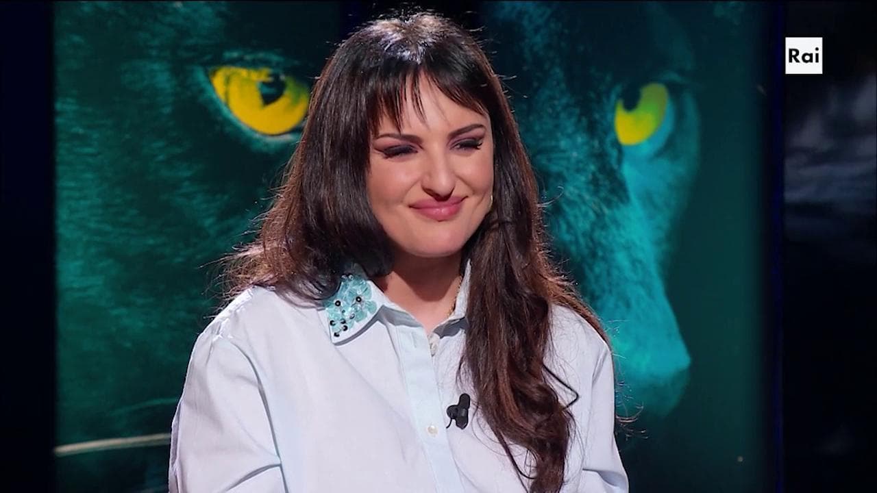 Arisa in tv rivela: "Sono stata molestata". Ma fatica a parlarne per l'emozione