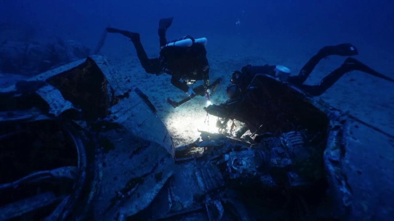 Dopo 80 anni tornerà a casa: recuperato il corpo di un pilota 23enne morto negli abissi nella Seconda Guerra