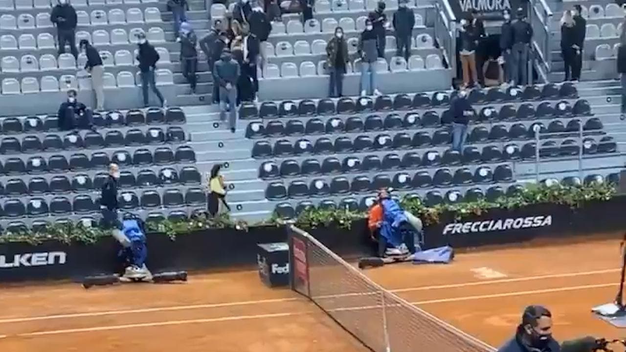 Tennis, Sonego-Thiem inizia con il pubblico e finisce senza: c'è la fuga per il coprifuoco
