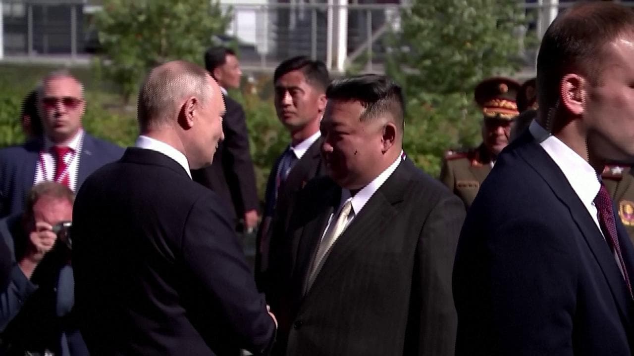Russia, Putin accoglie Kim Jong Un: "Sono felice di vederti"