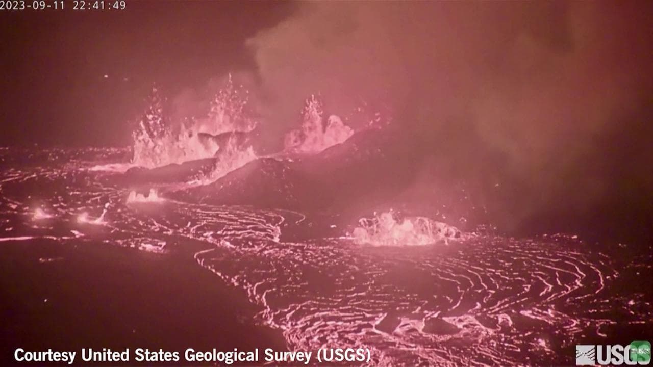 Sembra l'inferno in terra ma sono le Hawaii: la webcam mostra l'eruzione del vulcano Kilauea