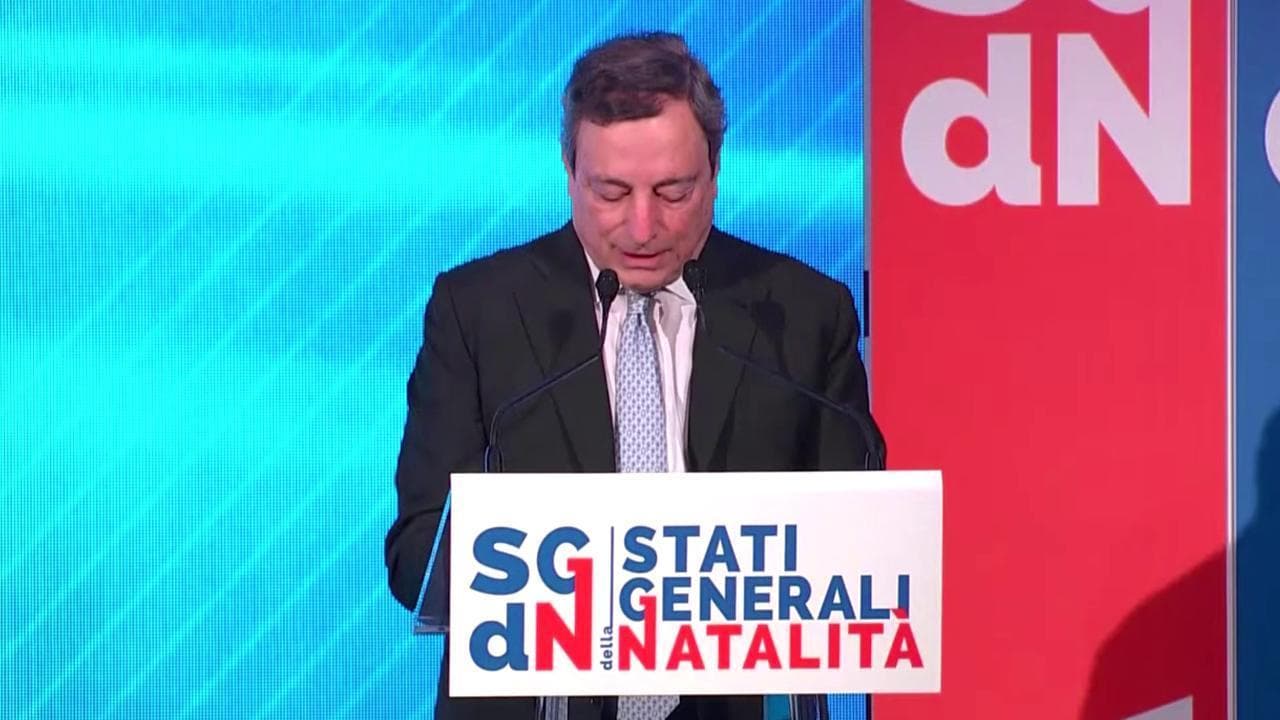 Draghi: "Un'Italia senza figli non ha futuro; su assegno unico non si torna indietro"