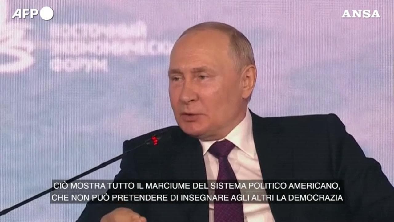 Putin sui processi a Trump: "È una persecuzione che mostra il marciume del sistema politico americano"