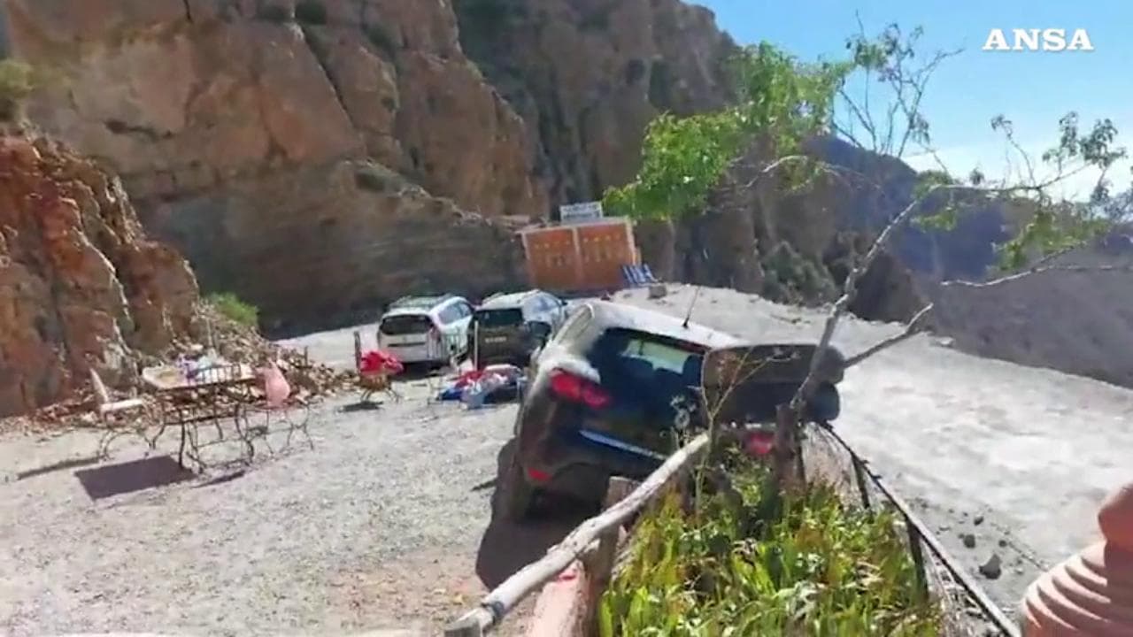 Terremoto in Marocco, turisti italiani bloccati in montagna postano il video del punto in cui sono
