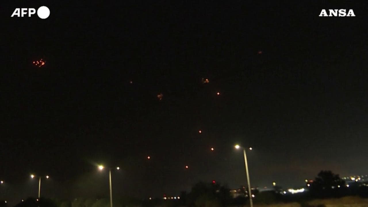 Medio Oriente, il sistema di difesa aerea di Israele intercetta i razzi lanciati da Gaza
