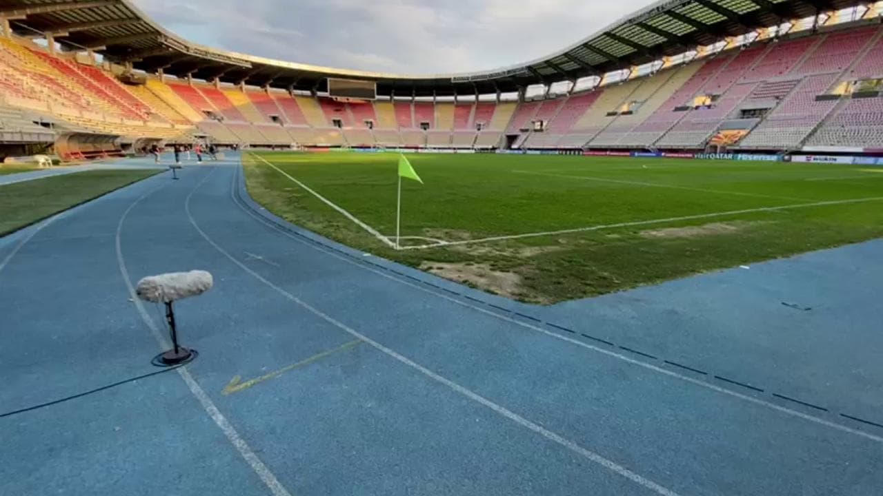 Macedonia del Nord-Italia, buche ed erba secca: il terreno di gioco di Skopje è inguardabile