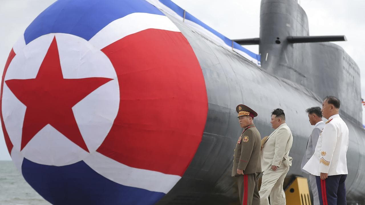 Corea del Nord, ecco il nuovo sottomarino di Kim Jong Un: l'obiettivo è dotarlo di armi nucleari