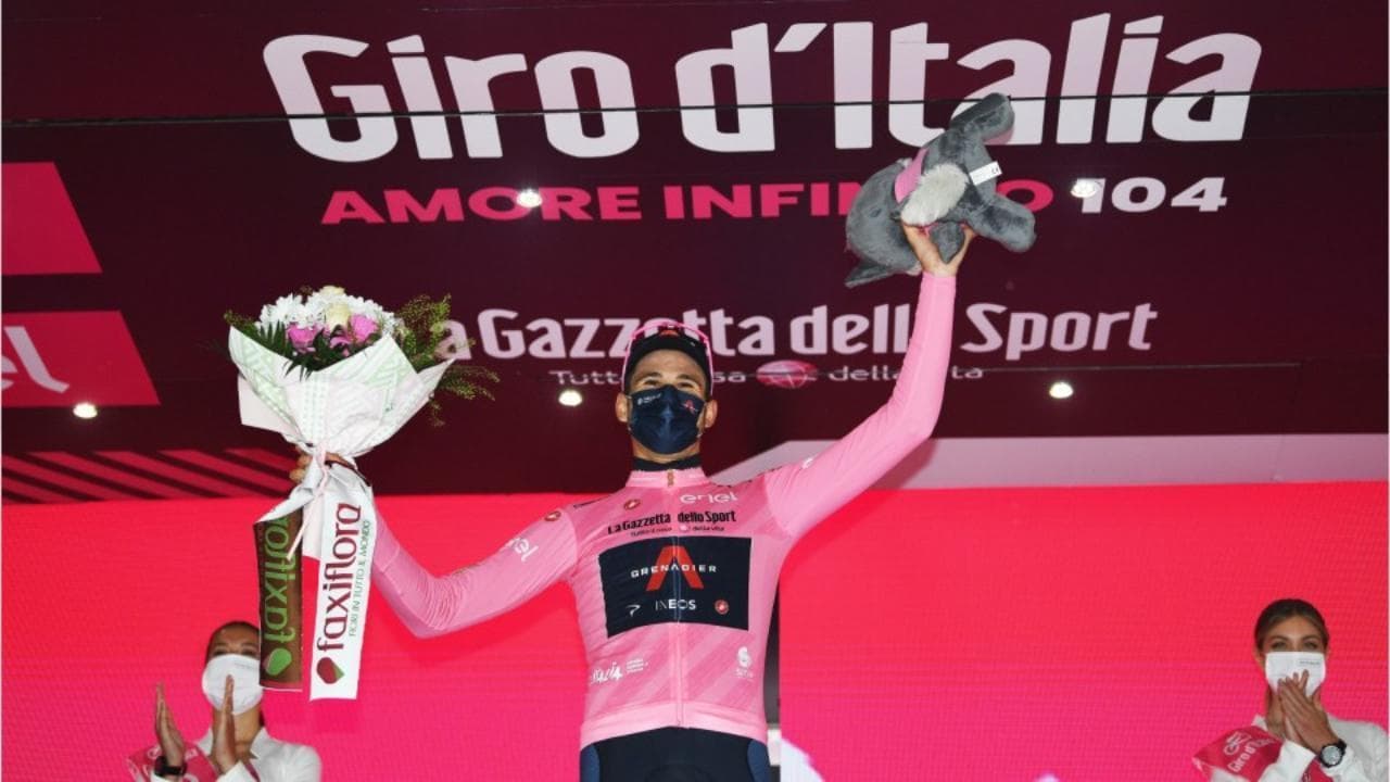 La maglia rosa compie 90 anni, storia e curiosità del simbolo del Giro d'Italia
