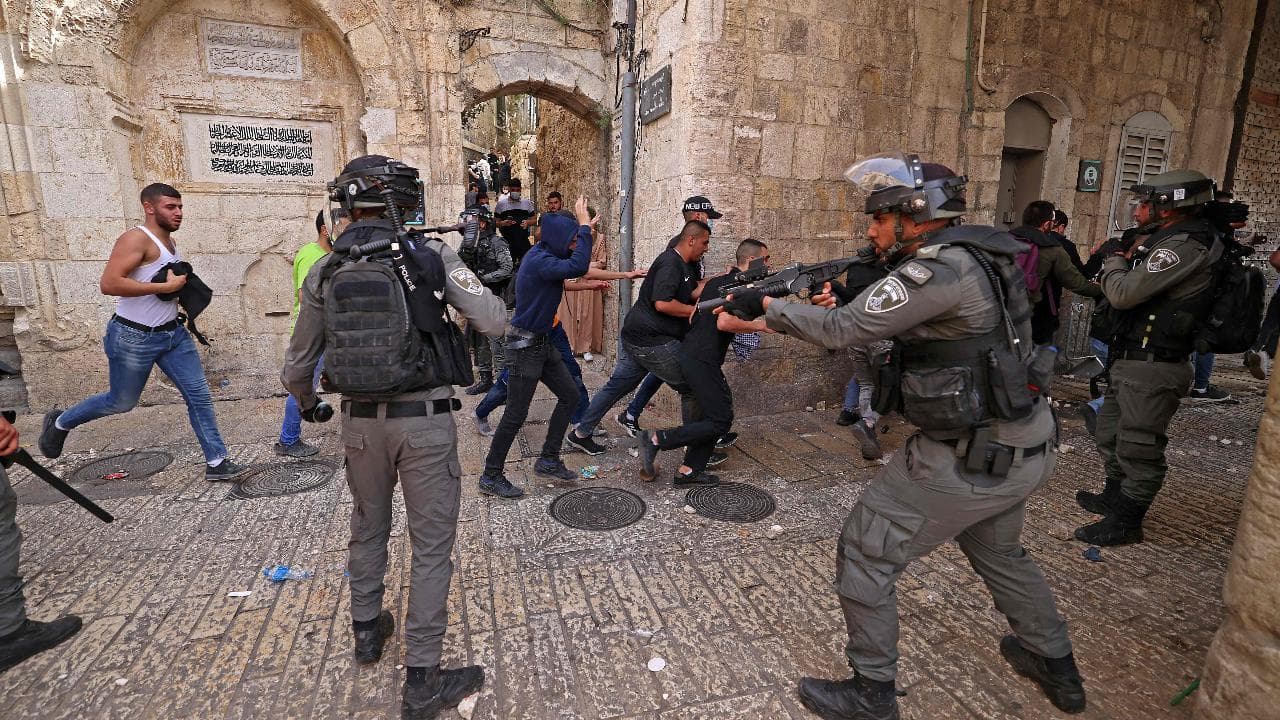 Israele, nuovi scontri tra forze di polizia e palestinesi in tutto il Paese