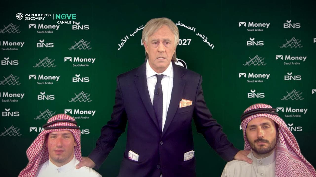 Crozza è Mancini in Arabia Saudita: "Giochiamo con il 4-4-25. Un nuovo schema? No, sono i milioni"