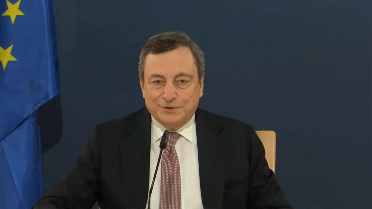 Vertice Ue, Draghi: "Abbiamo chiesto con enfasi all'Europa il green pass unico"