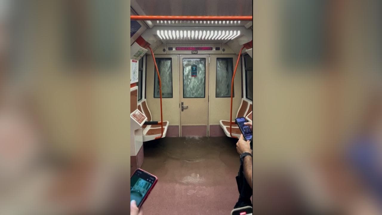 Una cascata d'acqua inonda il vagone della metropolitana: attimi di panico a Madrid