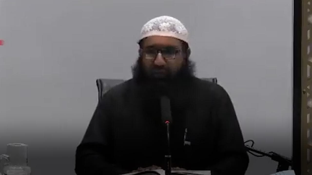 Birmingham, il sermone choc dell'imam: "Così si lapida una donna"
