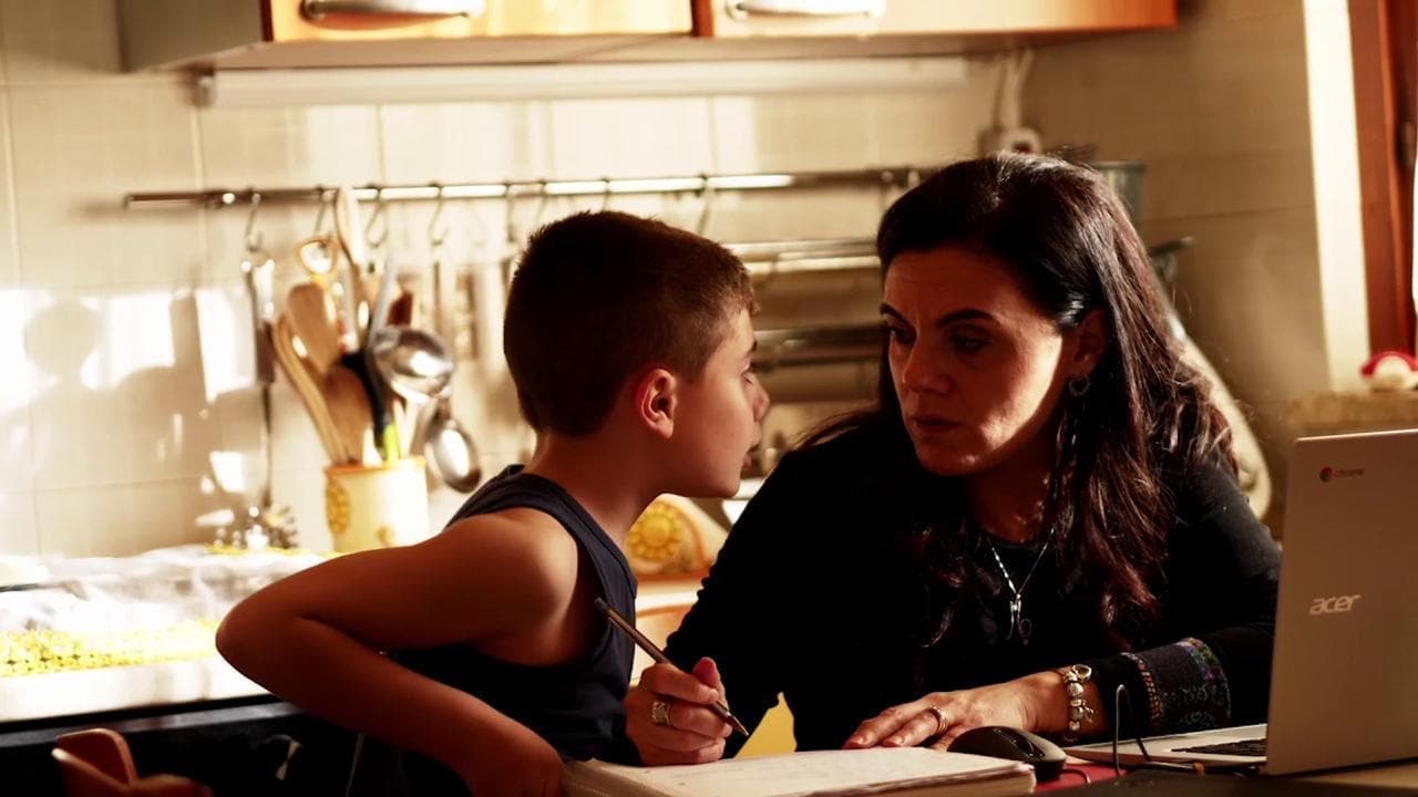 Rapporto Save the children, tra pandemia e lavoro negato: quattro storie di 'mamme equilibriste'