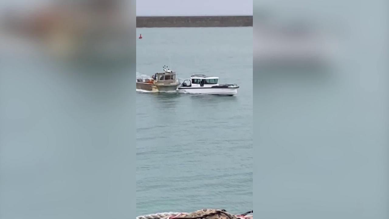 Brexit, peschereccio francese sperona imbarcazione britannica davanti all'isola di Jersey