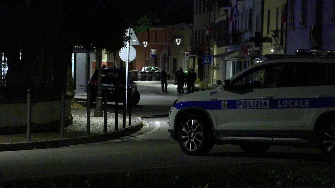 Cordovado, uomo armato asserragliato in casa: seconda notte di trattative