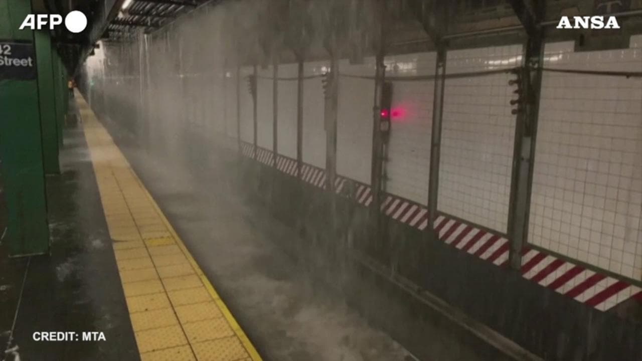 A New York si rompe una tubatura del 1896, allagata la metropolitana di Times Square