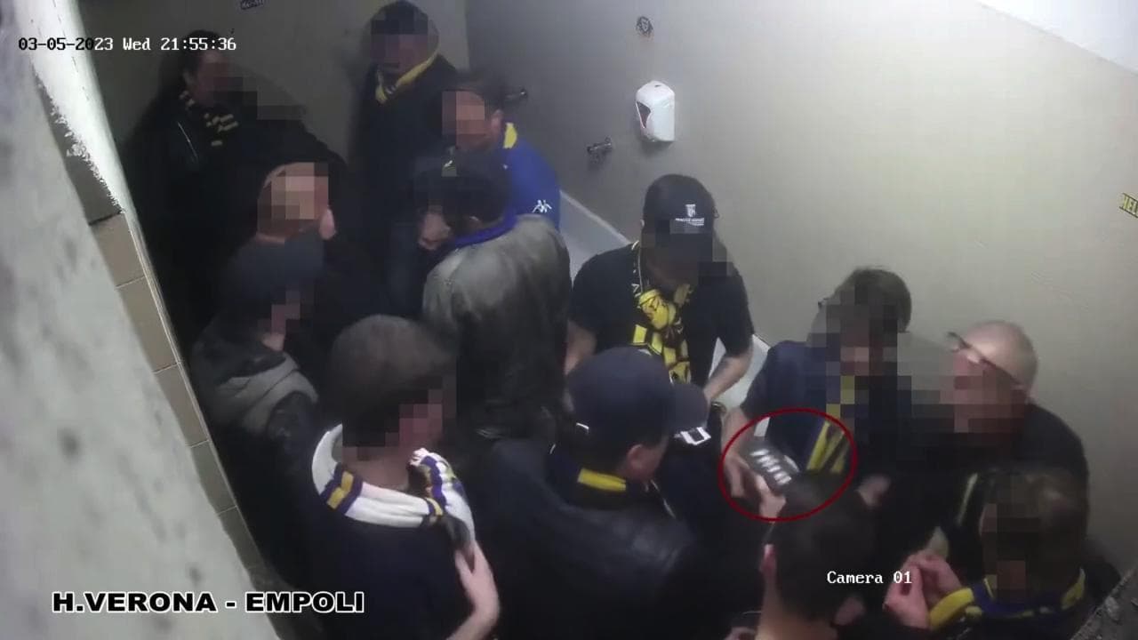 Ultrà dell'Hellas Verona spacciavano droga allo stadio: 12 arresti. Le immagini