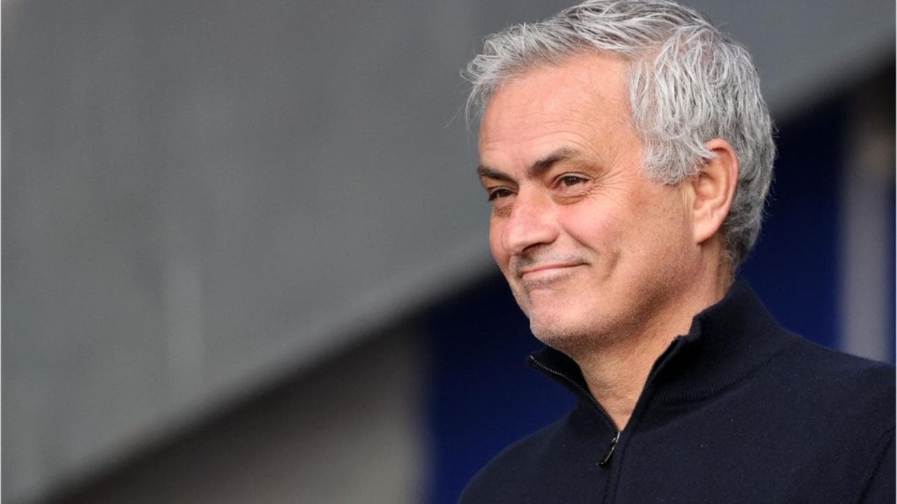 Mourinho alla Roma, le reazioni dei tifosi su Twitter: "Portatece acqua e zucchero"
