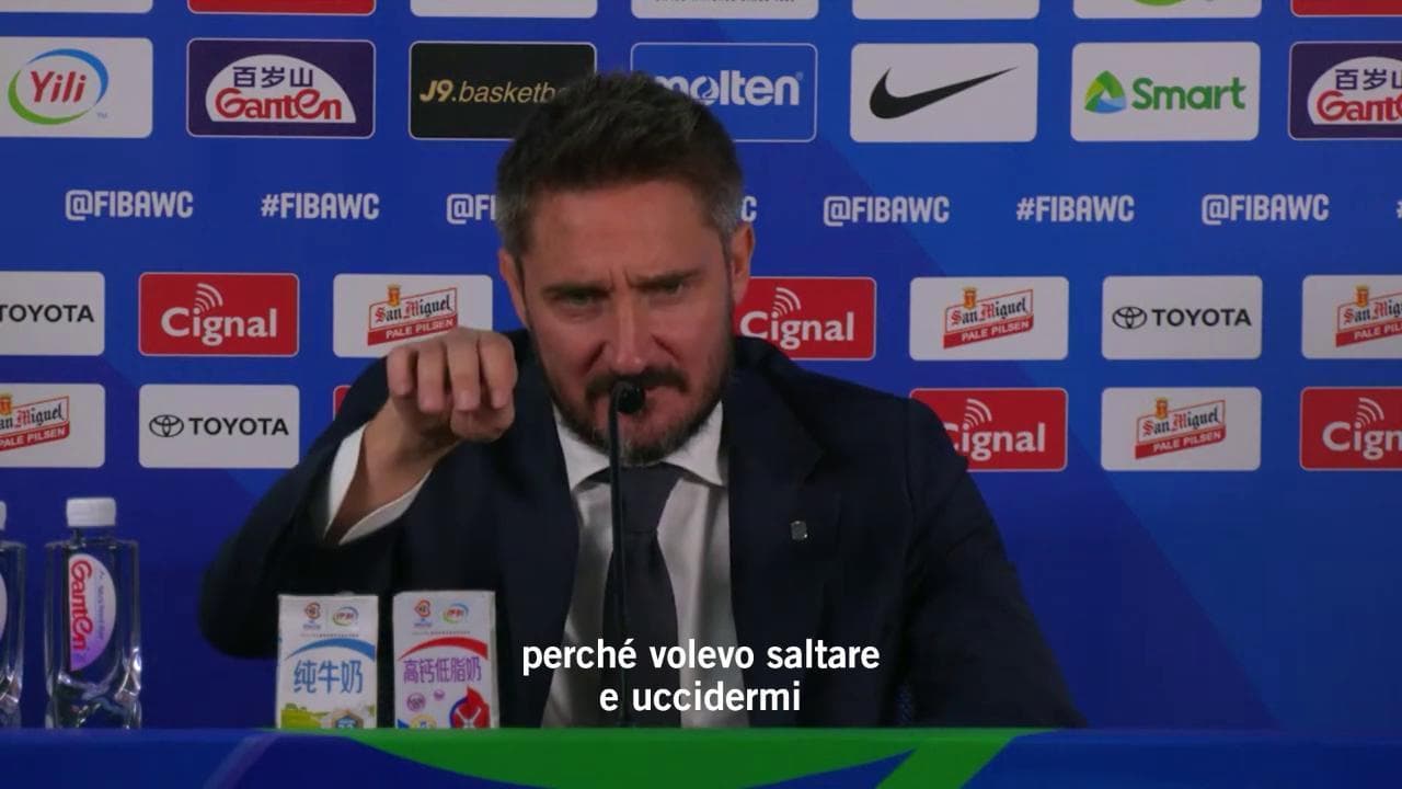 Basket, il ct azzurro Pozzecco: "Dopo il ko con i dominicani ho provato a buttarmi dalla finestra"