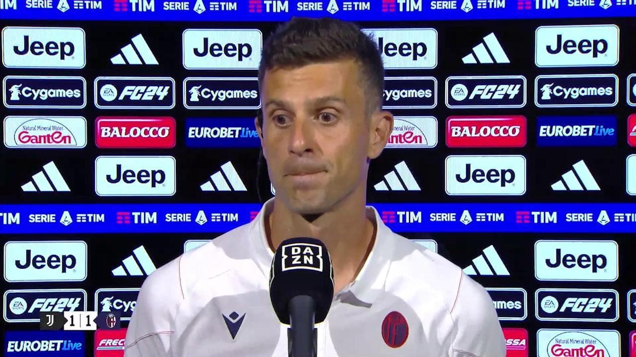 La scena muta per protesta di Thiago Motta per il rigore negato al suo Bologna contro la Juventus